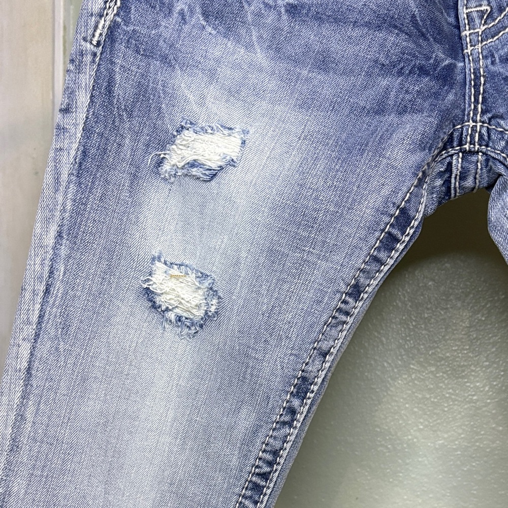 These Miss Me Embellished Skinny Jeans are a classic style statement! To make th - Picture 8 of 11